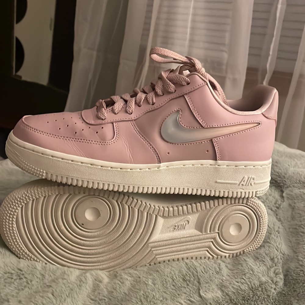 PINK NIKE AIR FORCE ONES